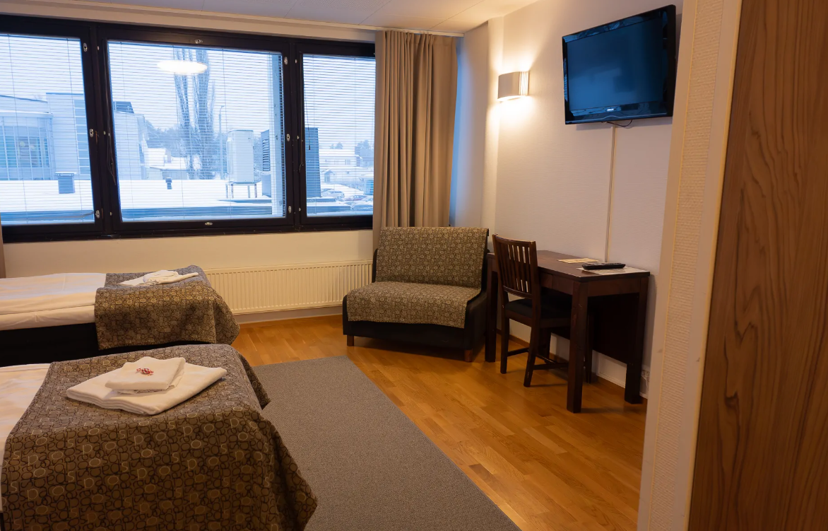 2 hh Hotelli Alvariini Alajarvi.png